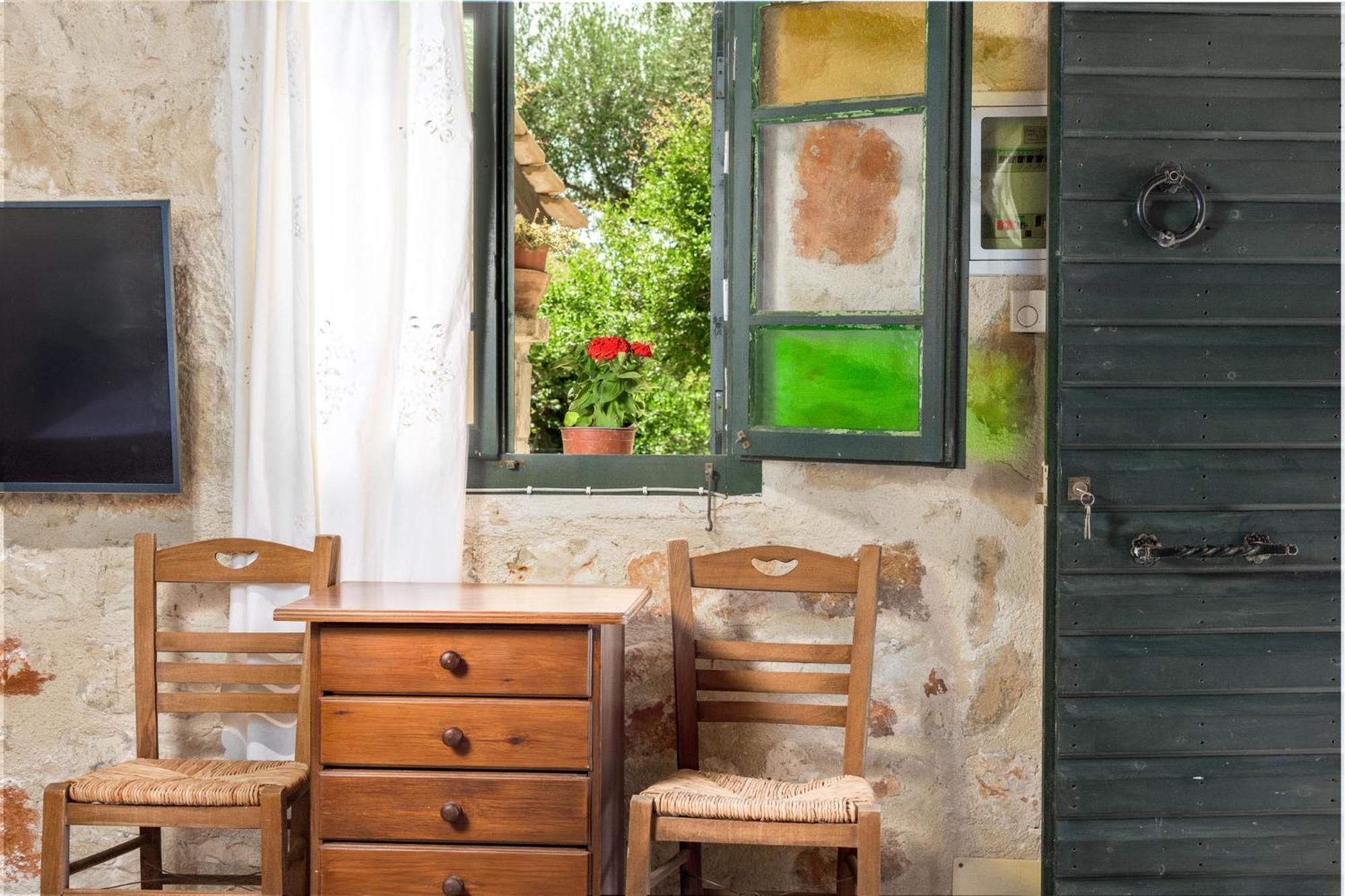 Orama Stone Apartments - Authentic Hospitality In A Historical Location, By Zantewize Room photo