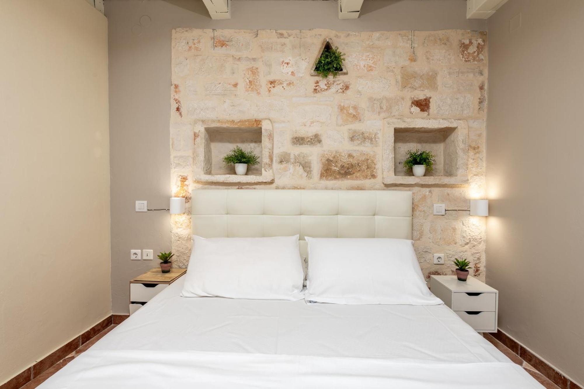 Orama Stone Apartments - Authentic Hospitality In A Historical Location, By Zantewize Room photo